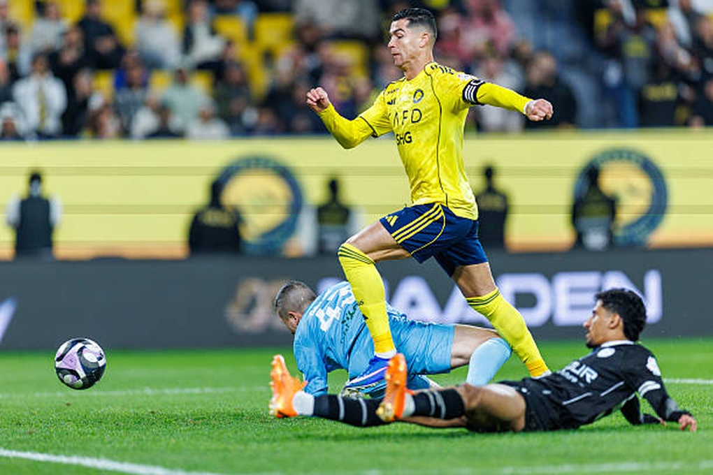 Ronaldo đến Tây Ban Nha điều trị chấn thương, có nguy cơ bỏ lỡ World Cup - 2