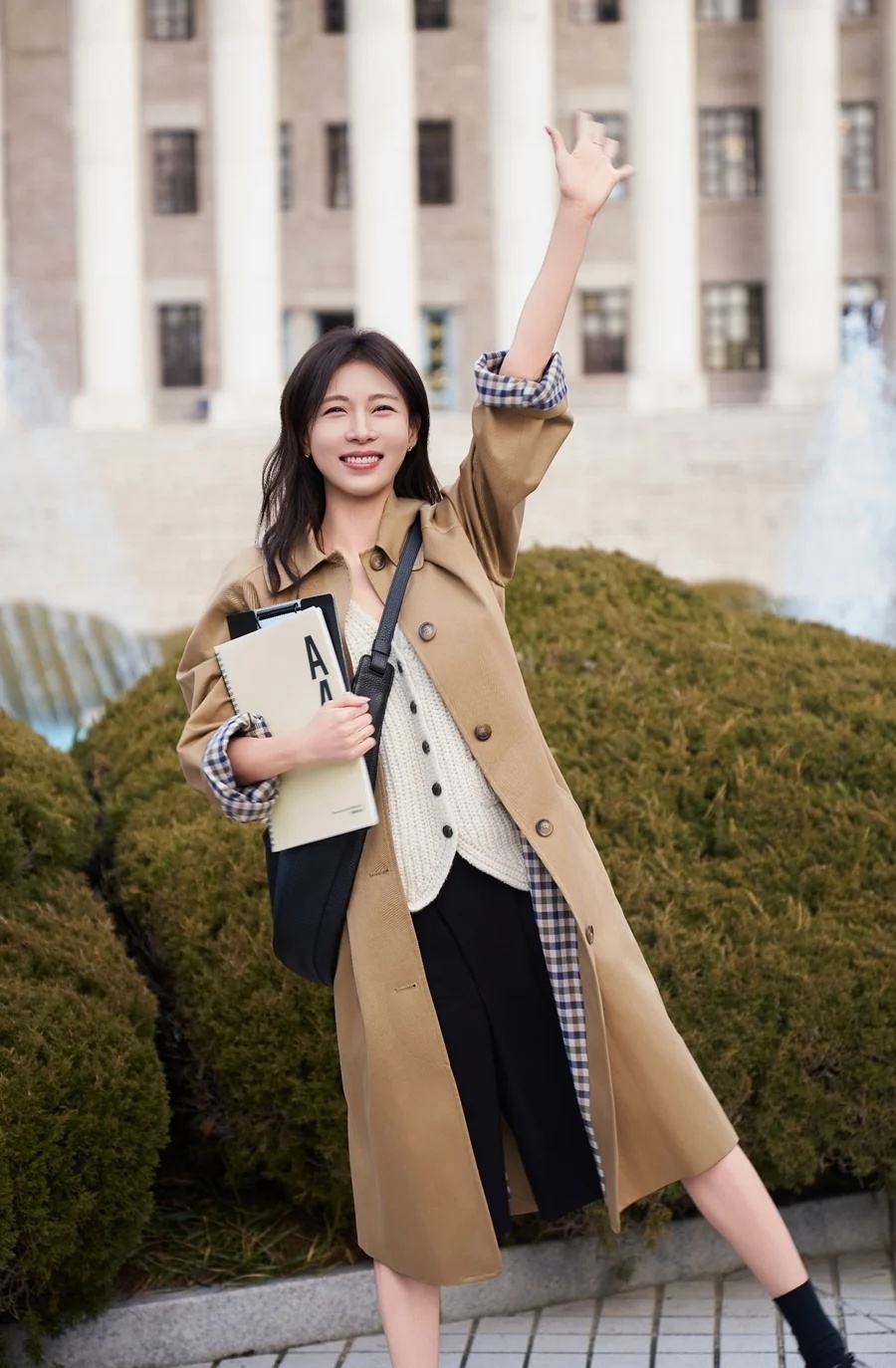 Trên đời không có ai U50 vẫn trẻ dã man thế này đâu: Nhìn mặt như mới 18, sắc đẹp vĩnh cửu là có thật- Ảnh 2.