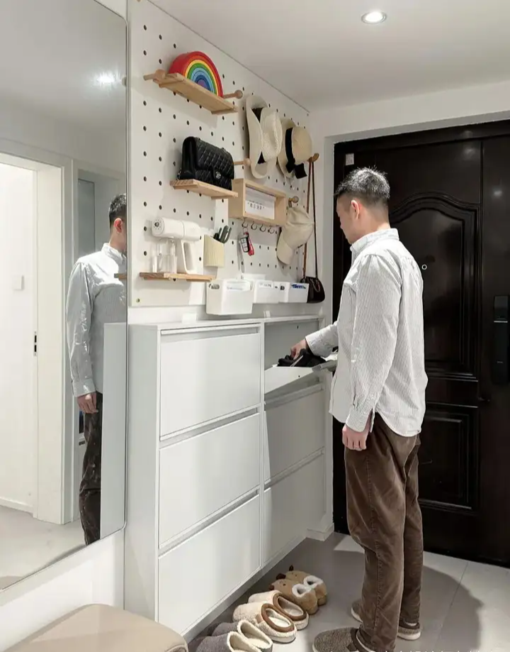 Hàng xóm để giày dép bốc mùi trước cửa: Nên làm gì để không “chiến tranh hành lang” mà vẫn giữ nhà sạch sẽ?- Ảnh 3.