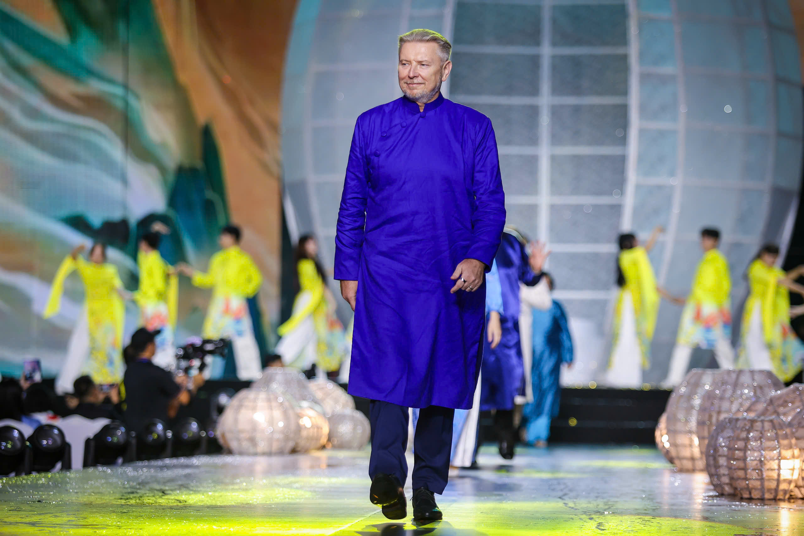 Áo dài truyền cảm hứng cho các tổng lãnh sự tại TP.HCM - Ảnh 4.