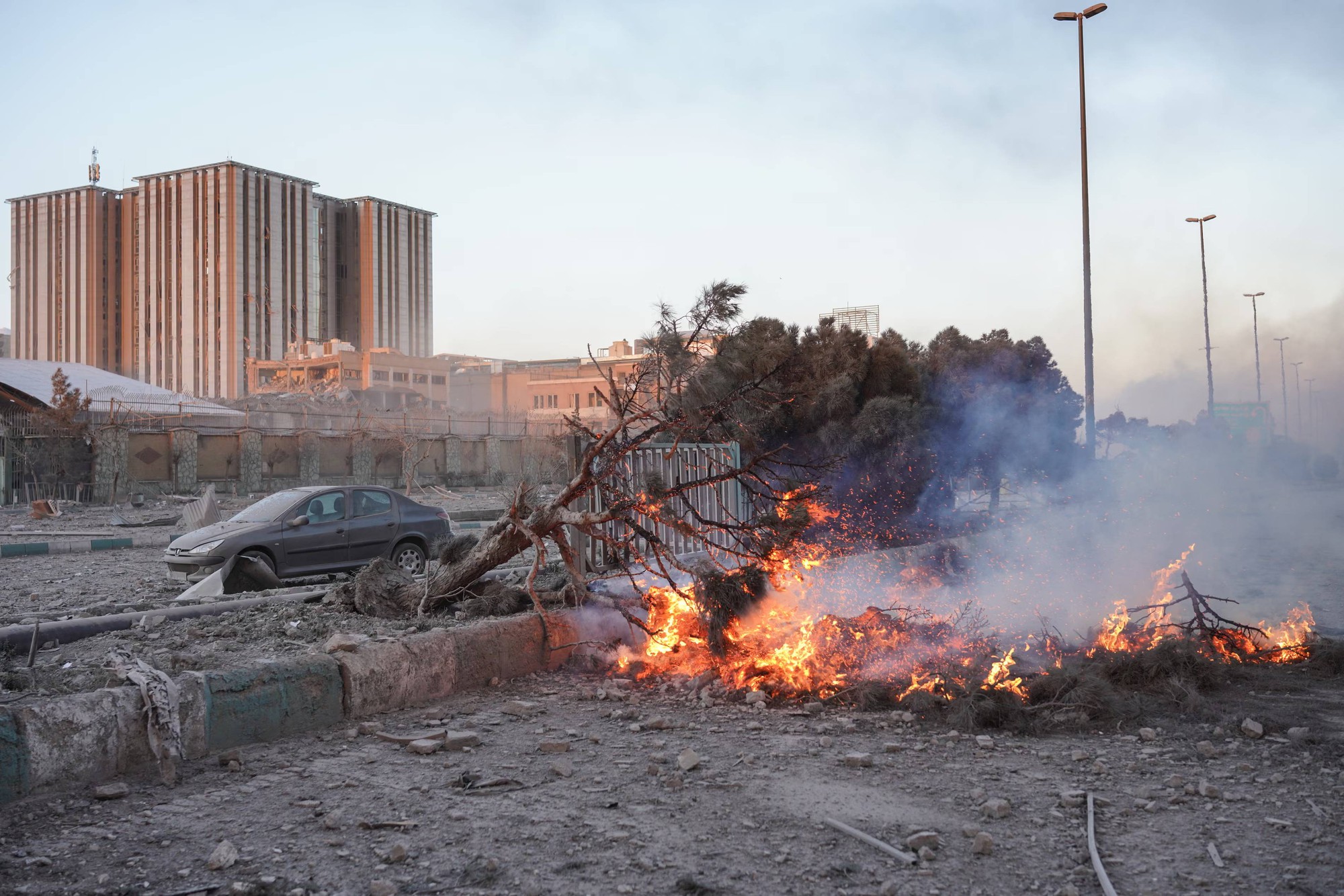 Chùm ảnh: Nhìn lại một tuần Iran chìm trong cuộc xung đột 