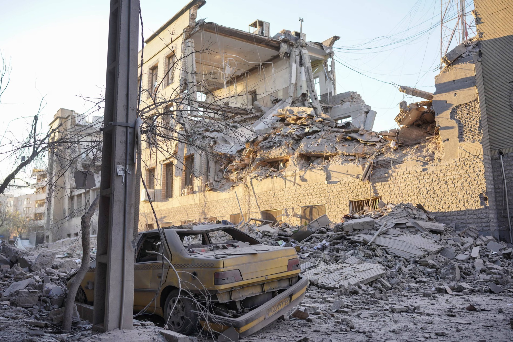 Chùm ảnh: Nhìn lại một tuần Iran chìm trong cuộc xung đột 