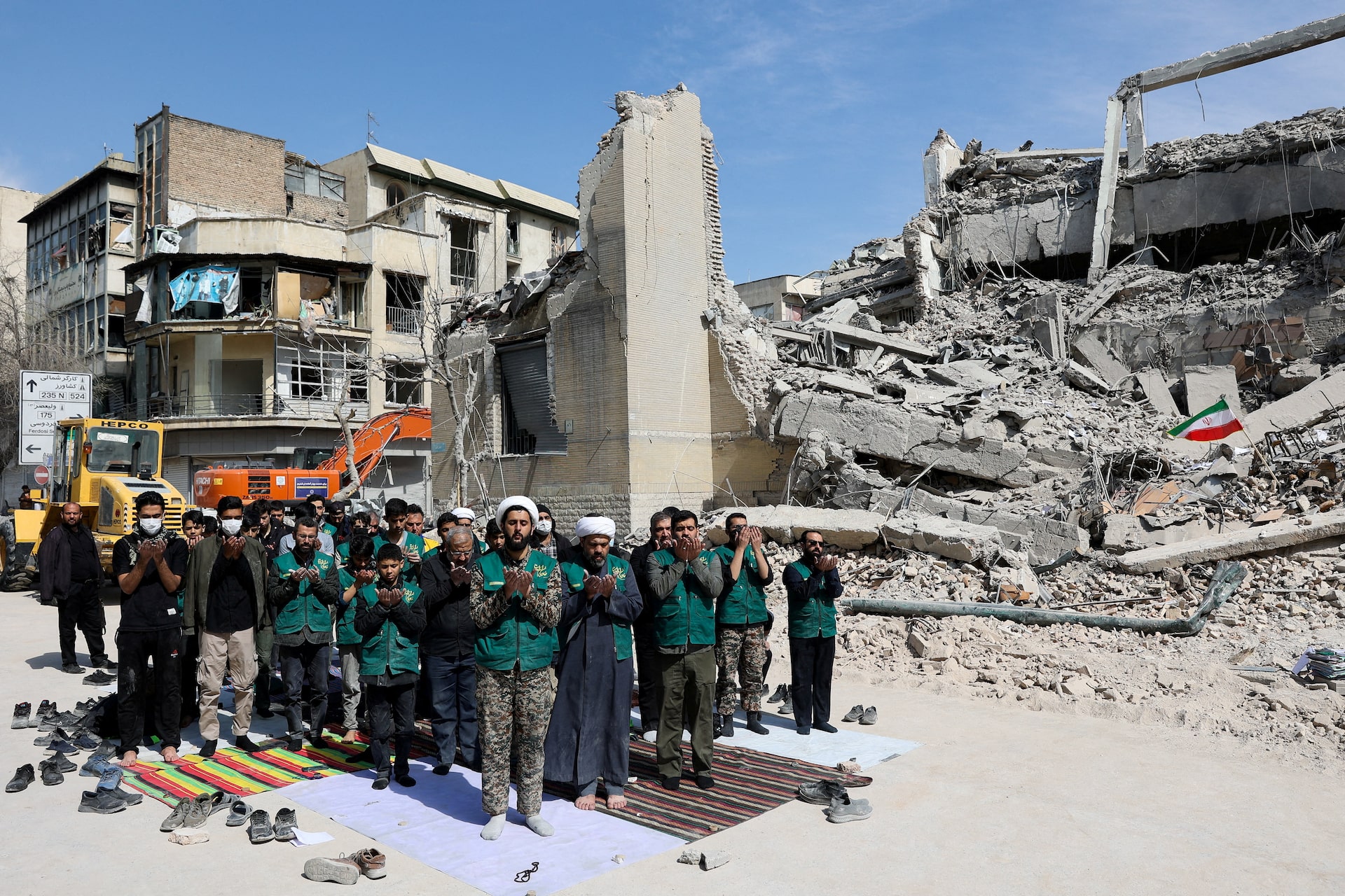 Chùm ảnh: Nhìn lại một tuần Iran chìm trong cuộc xung đột 