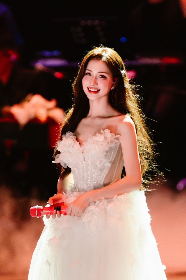 Bức ảnh làm lộ thời điểm Hòa Minzy và bạn trai quân nhân chính thức hẹn hò?- Ảnh 6.