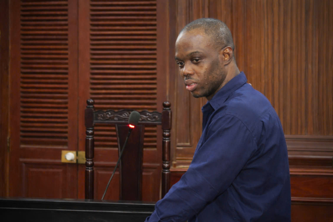 Bị cáo Okoye Christian Ikechukwy khai tại tòa. Ảnh: Hải Duyên