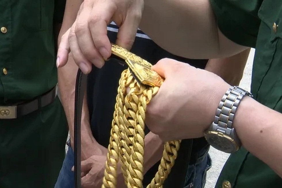 Hà Tĩnh bán gần 30kg vàng: Nghìn lẻ một chiêu chuyển vàng qua biên giới - 2