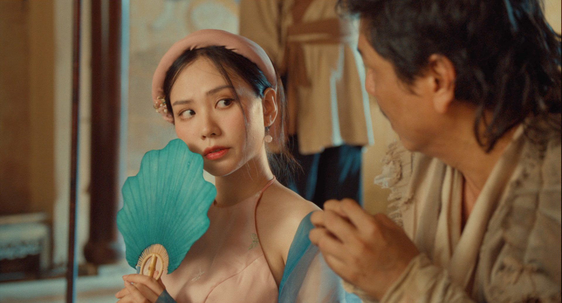 Xem phim cổ trang Việt này cười tắt thở mất thôi: Nữ chính là Hoa hậu đẹp nức tiếng, tấu hài duyên đáo để- Ảnh 2.