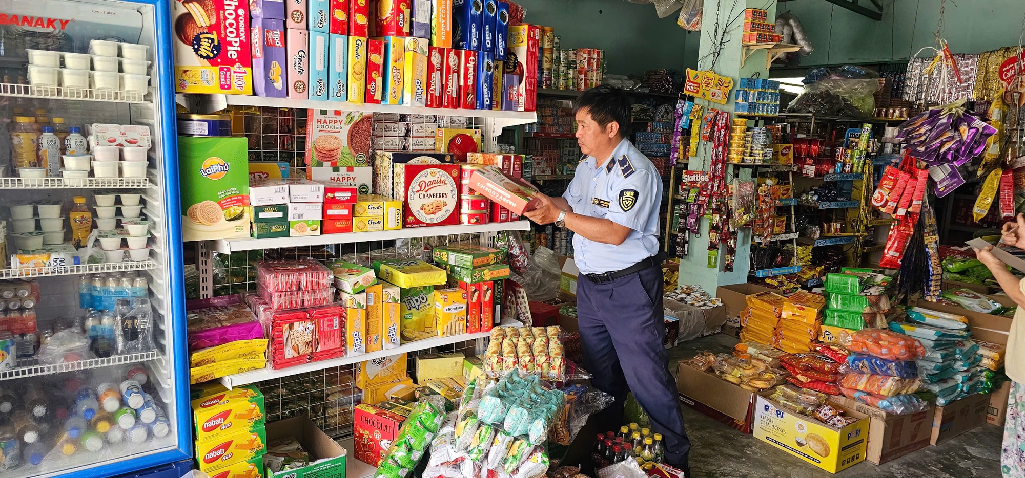 Đột xuất kiểm tra nhiều điểm kinh doanh trên cả nước: Hàng loạt vi phạm phơi bày, tịch thu, tiêu hủy hàng nghìn sản phẩm- Ảnh 5.