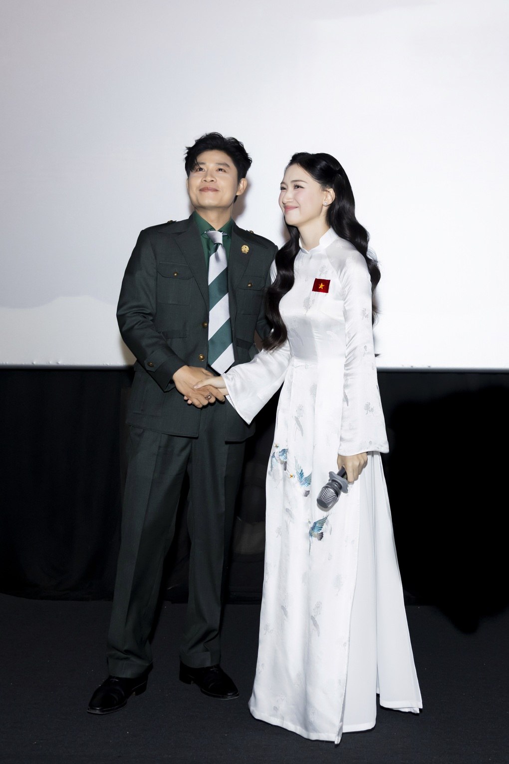 Nhạc sĩ tỷ view 