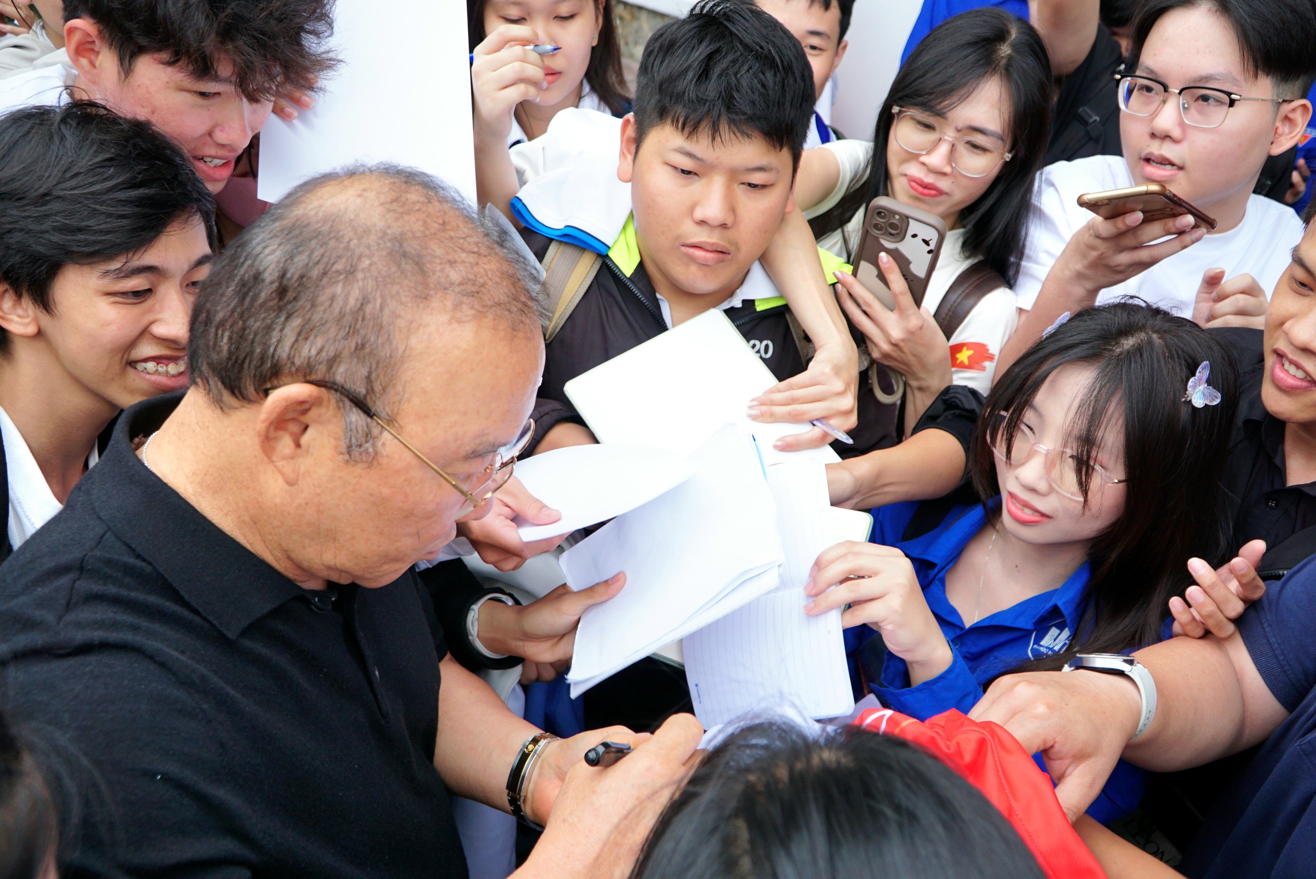 HLV Park Hang-seo và buổi giao lưu tuyệt vời tại Trường ĐH Nha Trang: Cảm xúc khó quên!- Ảnh 7.