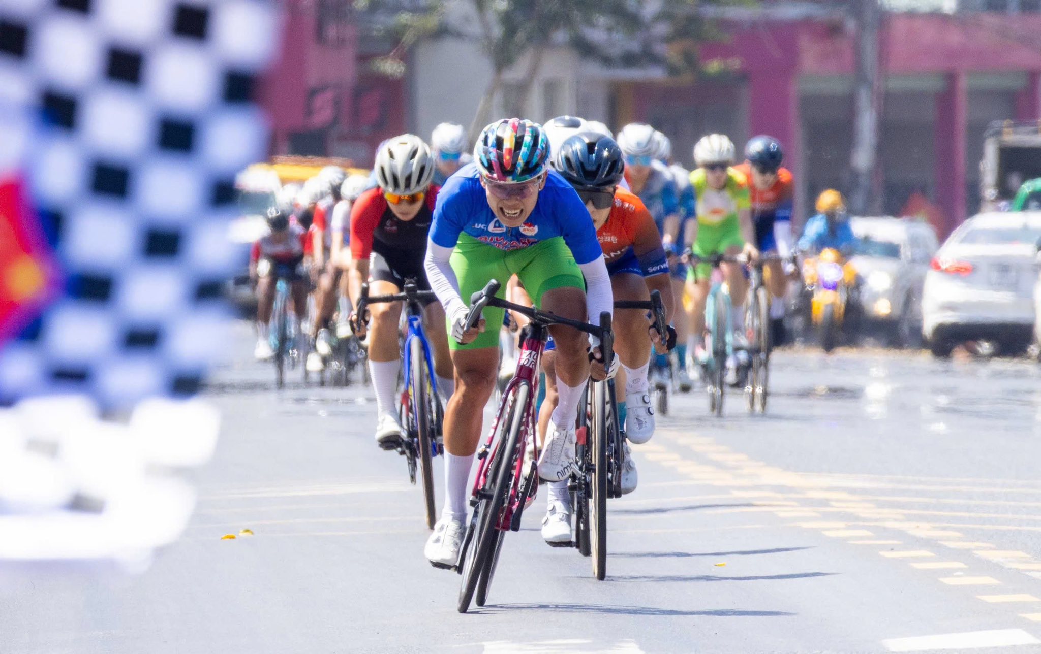 Áo vàng đổi chủ sau màn chinh phục đèo Prenn tại chặng 4 Biwase Tour of Vietnam 2026   - Ảnh 9.