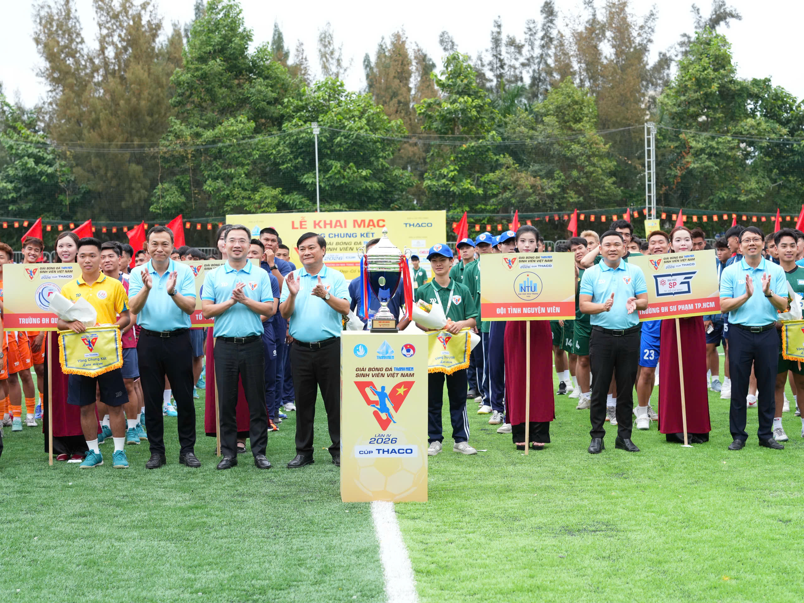 Khai mạc hoành tráng mở màn ngày hội bóng đá sinh viên, chờ đợi những trận cầu rực lửa- Ảnh 11.