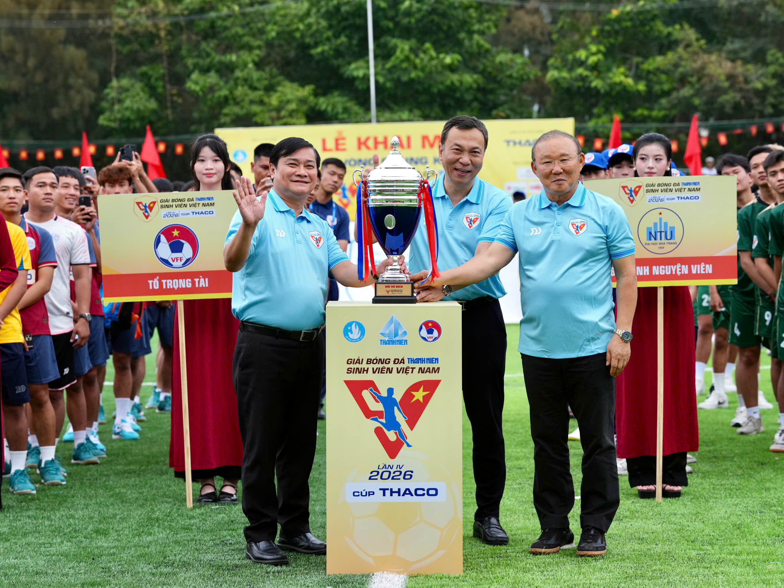 Bầu không khí lễ hội tưng bừng trong ngày khai mạc TNSV THACO cup 2026- Ảnh 8.