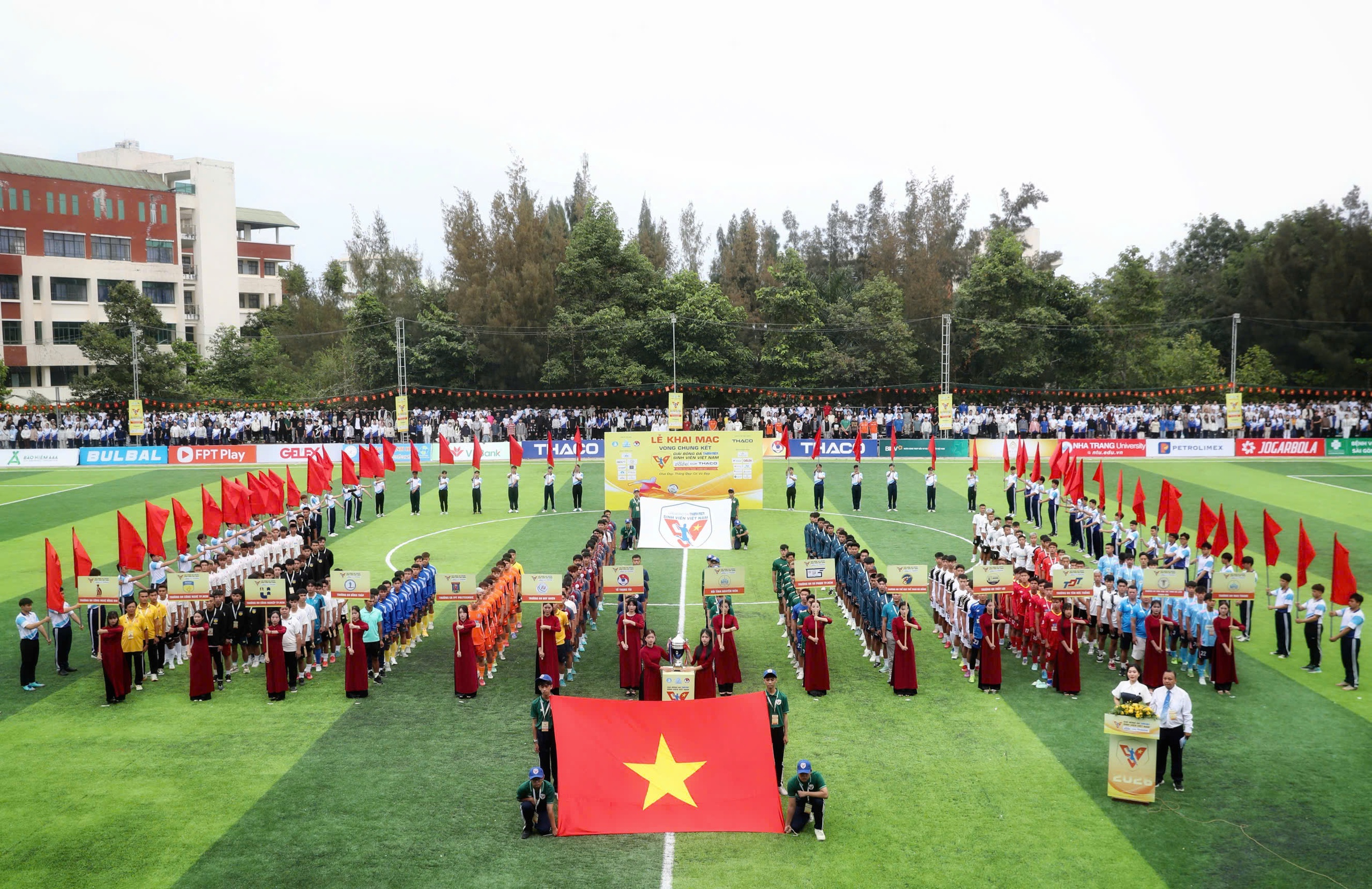 Bầu không khí lễ hội tưng bừng trong ngày khai mạc TNSV THACO cup 2026- Ảnh 9.