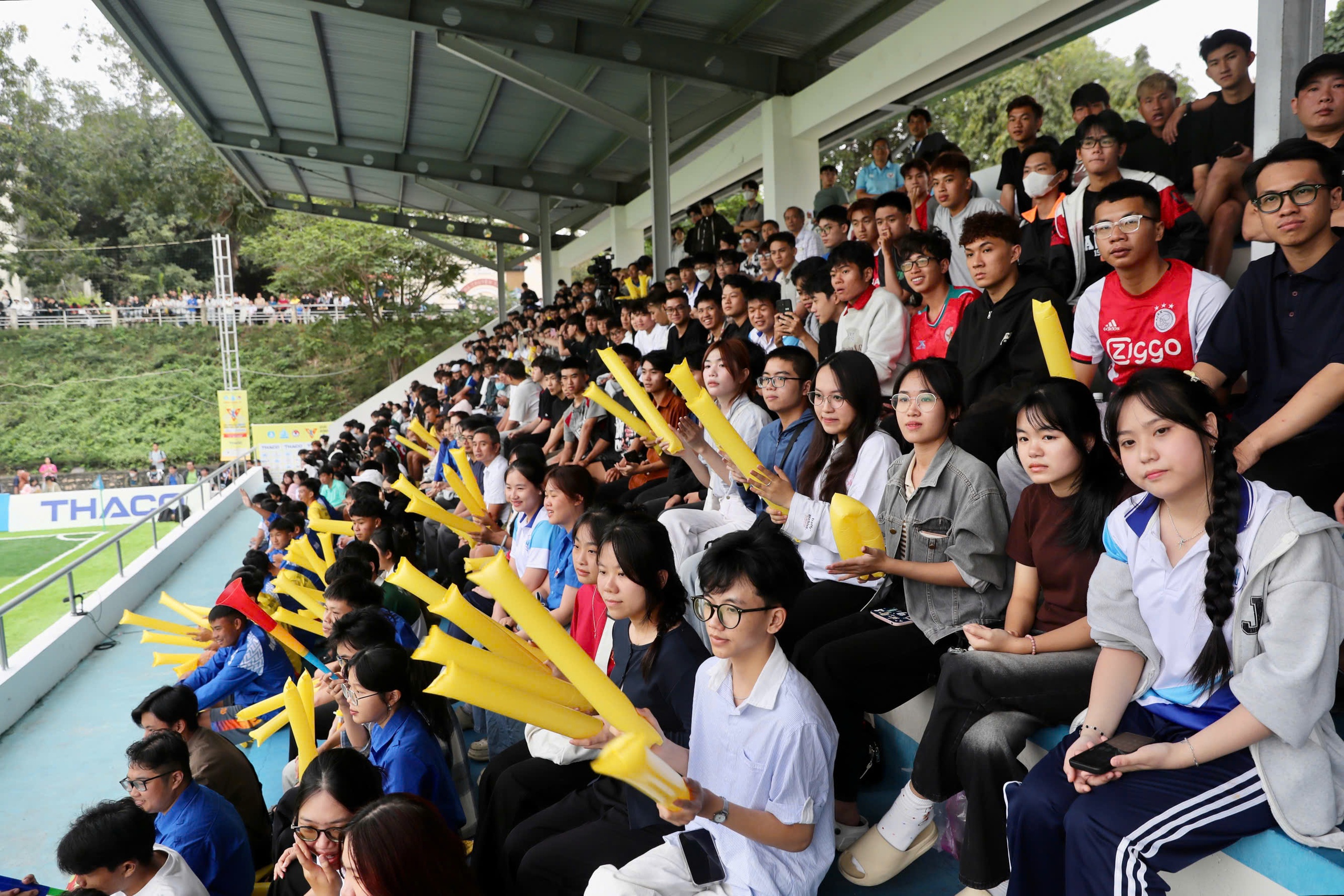 Bầu không khí lễ hội tưng bừng trong ngày khai mạc TNSV THACO cup 2026- Ảnh 12.