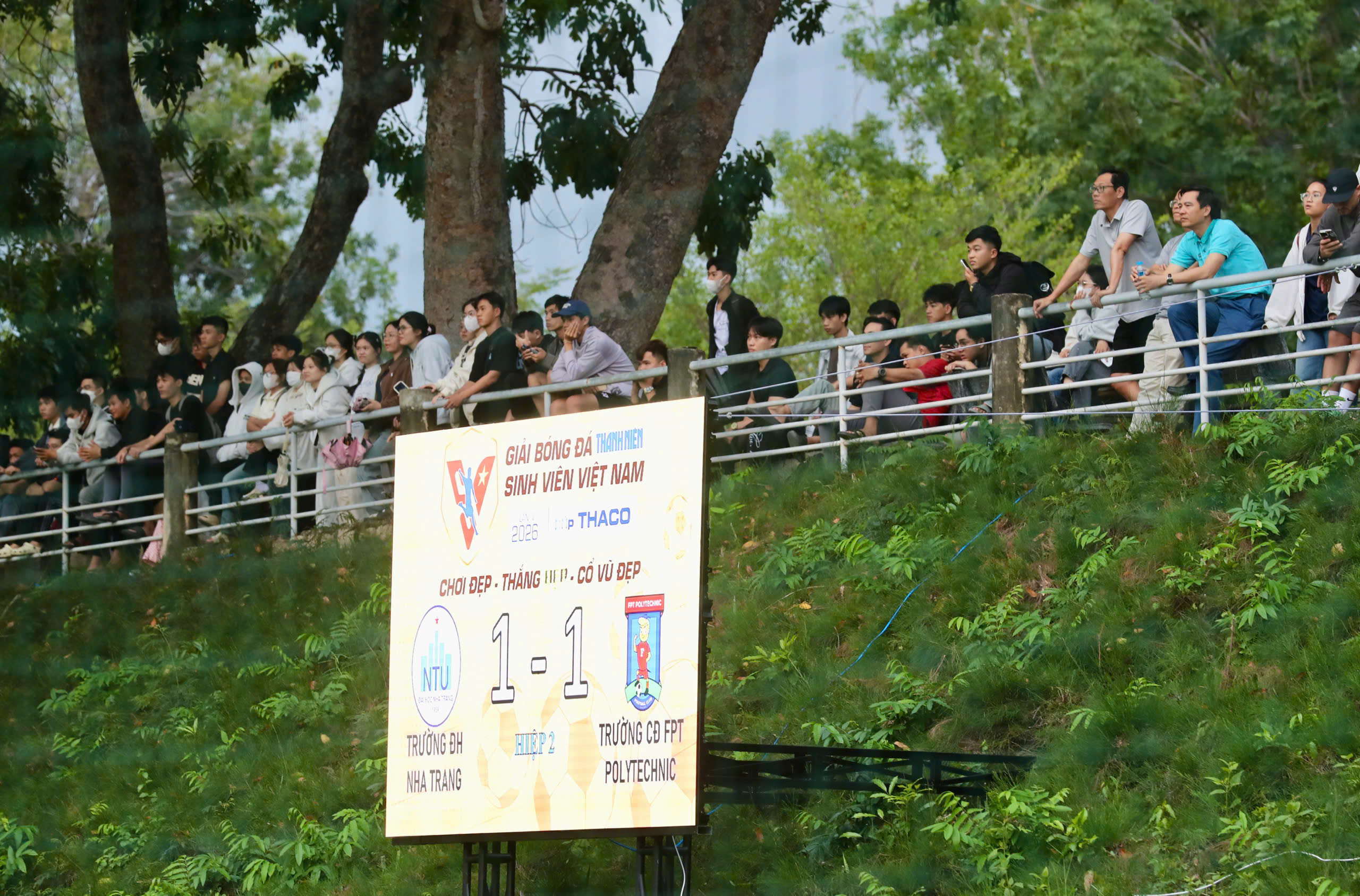 Bầu không khí lễ hội tưng bừng trong ngày khai mạc TNSV THACO cup 2026- Ảnh 14.