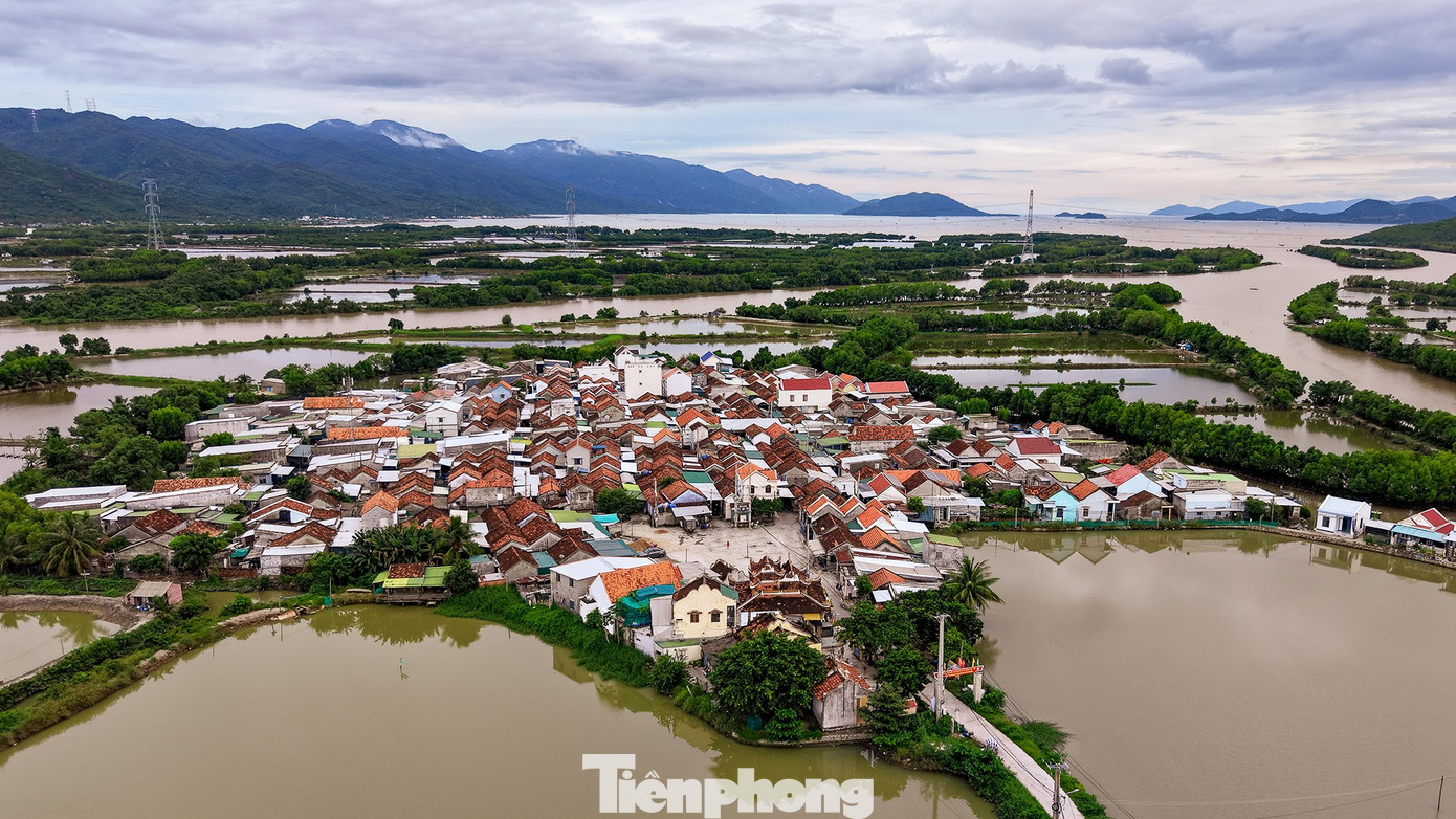 'Ốc đảo cô đơn' hình cánh diều gây sốt ở Khánh Hòa- Ảnh 2.