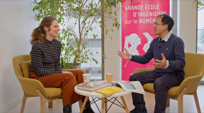 GS Phan Dương trò chuyện cùng Melissa Rossi - nguyên đại diện phát ngôn cho ANSSI (Ban Cơ Yếu Pháp) về chiến lược mật mã hậu lượng tử của Pháp và Châu Âu, tháng 3/2025. Ảnh: Telecom Paris