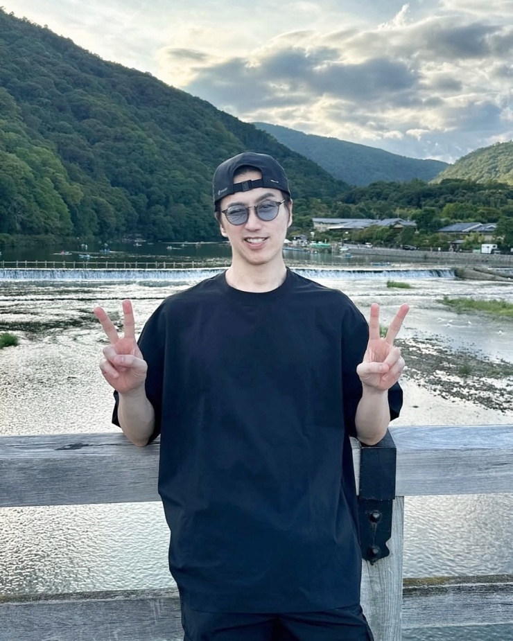 Hình thể như thanh niên của người mẫu 60 tuổi - 6