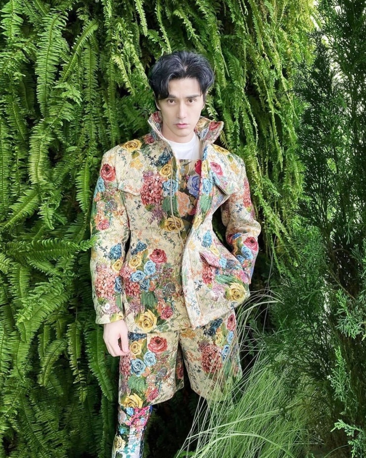 Hình thể như thanh niên của người mẫu 60 tuổi - 11