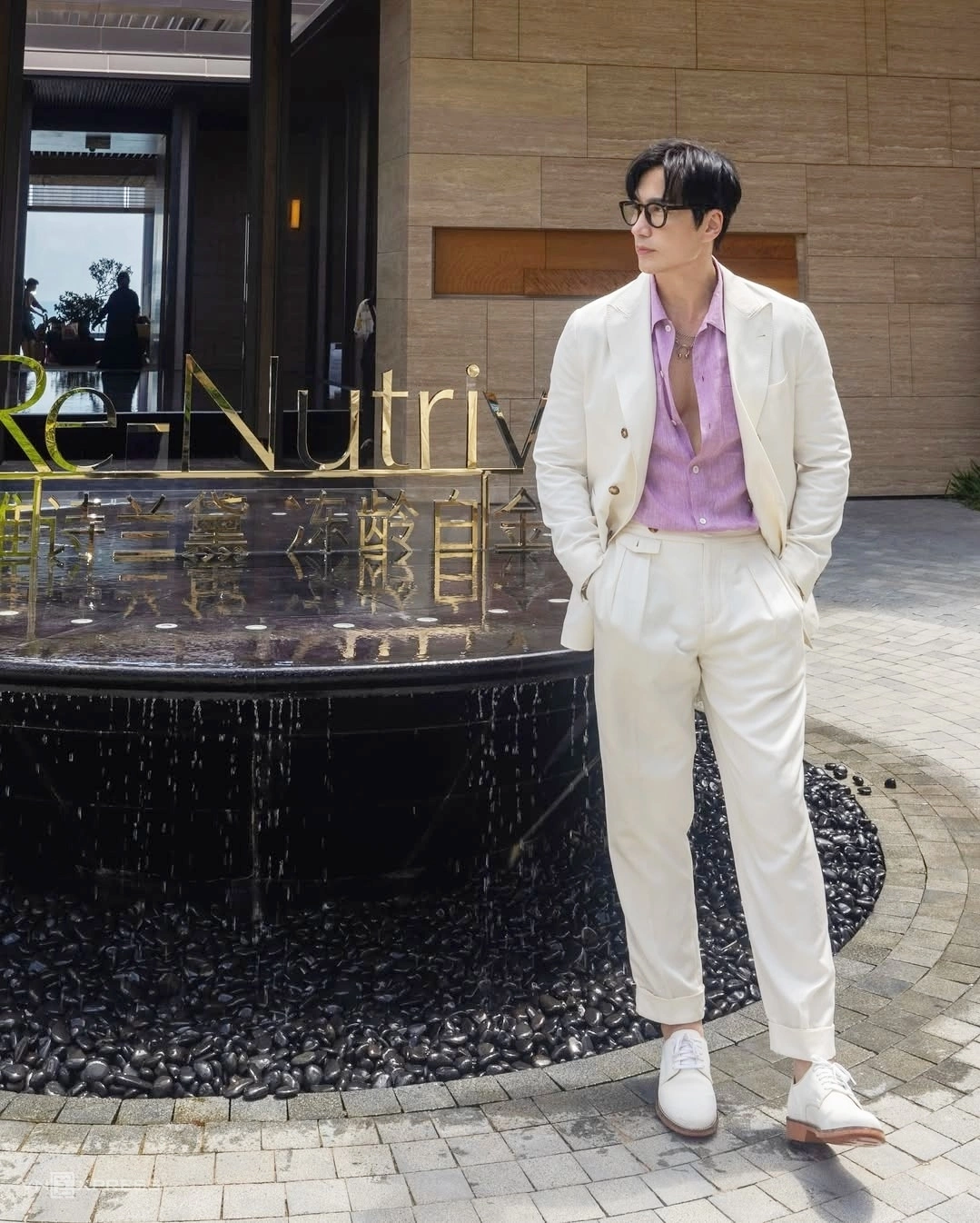 Hình thể như thanh niên của người mẫu 60 tuổi - 13