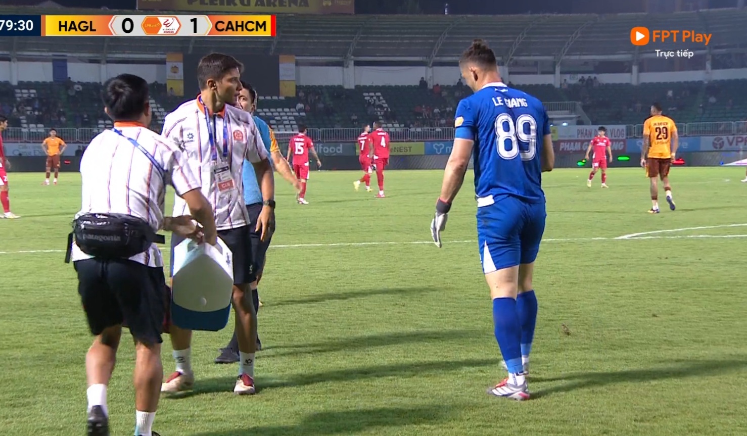 HAGL chơi hay hơn nhưng vẫn… thua cay đắng, đội CA TP.HCM thắng nhờ một nhân vật hoàn hảo: Đó là…- Ảnh 2.