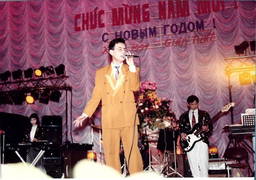 Ca sĩ Đoan Trường sang Nga ngắm cực quang, xúc động khi trở lại trường xưa - 4