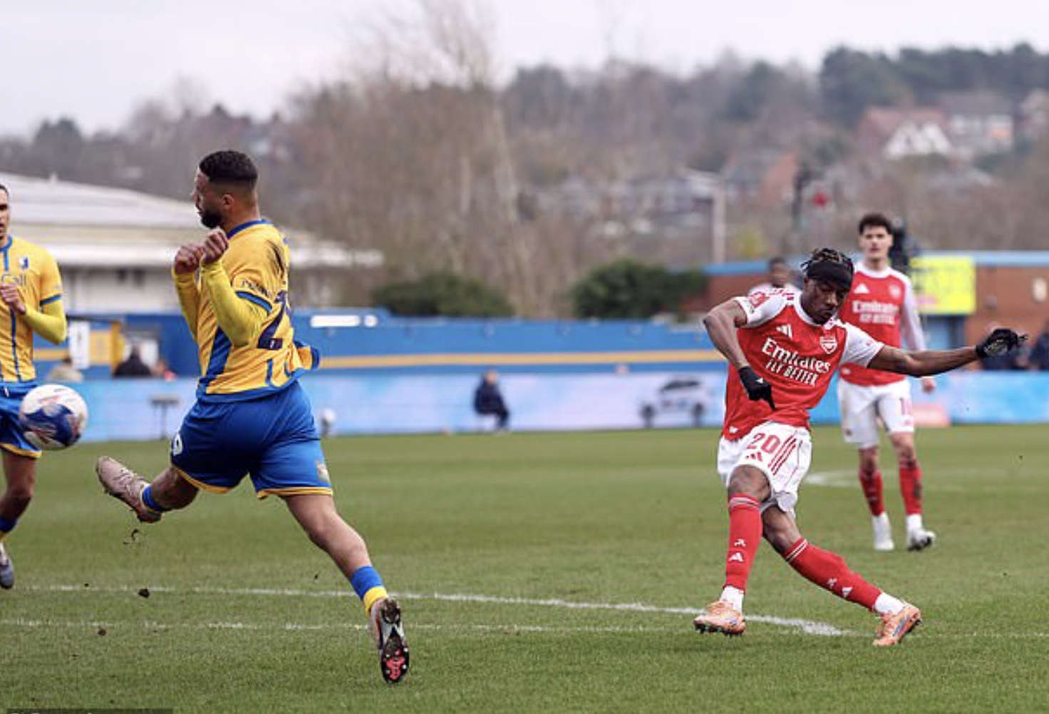 Hạ Mansfield Town, Arsenal nhọc nhằn vào tứ kết FA Cup - Ảnh 2.