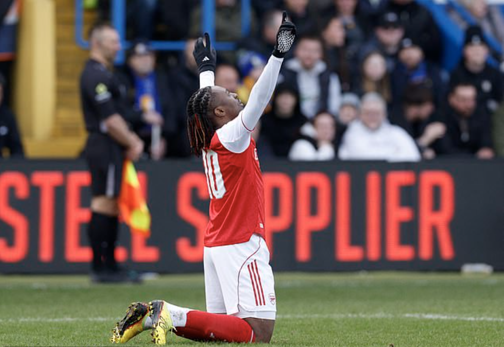 Hạ Mansfield Town, Arsenal nhọc nhằn vào tứ kết FA Cup - Ảnh 4.