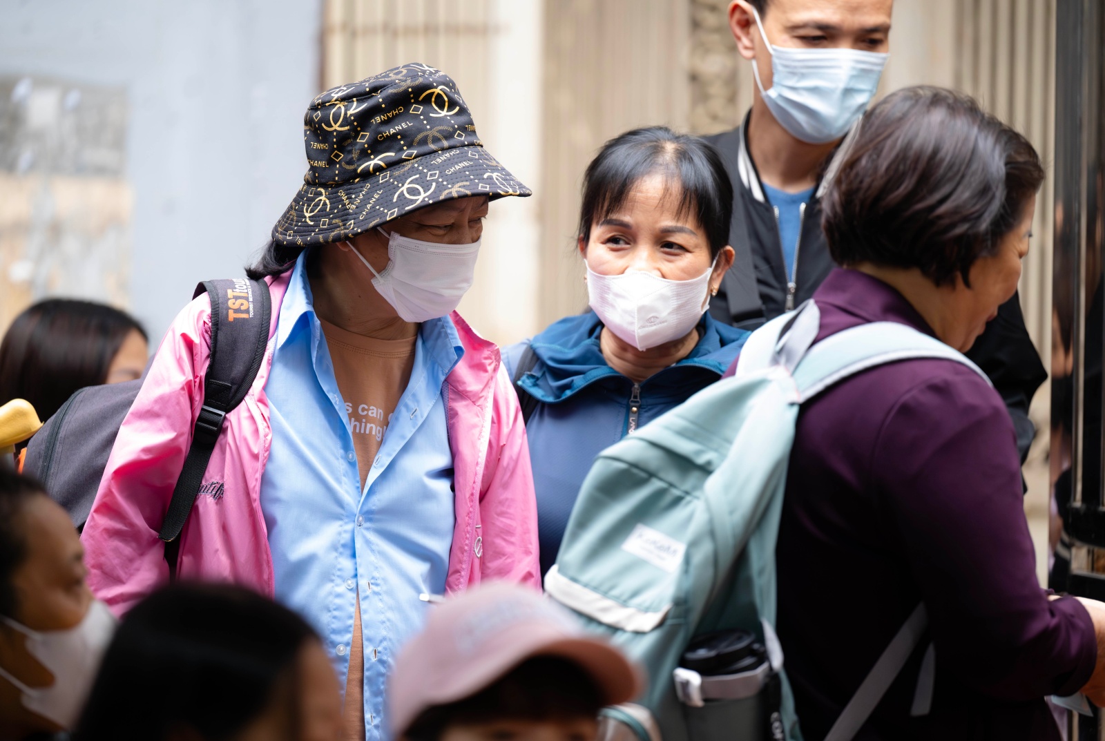 Có một xóm ở Hà Nội, nơi phụ nữ đếm thời gian bằng những ca lọc máu- Ảnh 2.