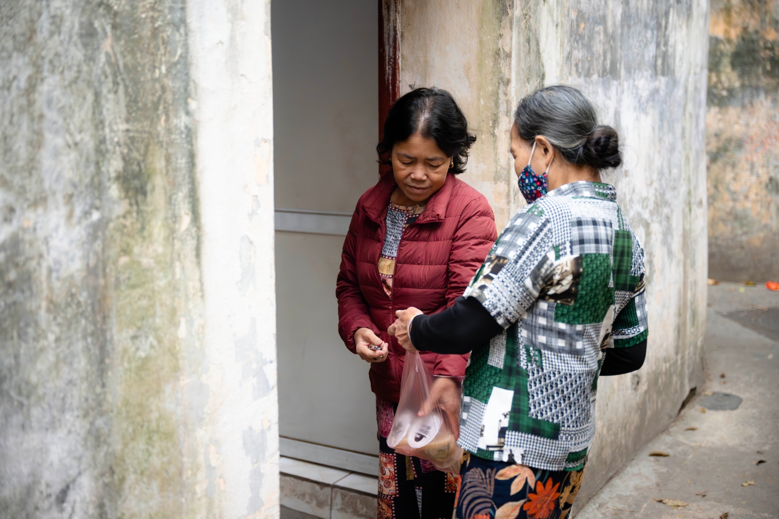 Có một xóm ở Hà Nội, nơi phụ nữ đếm thời gian bằng những ca lọc máu- Ảnh 20.