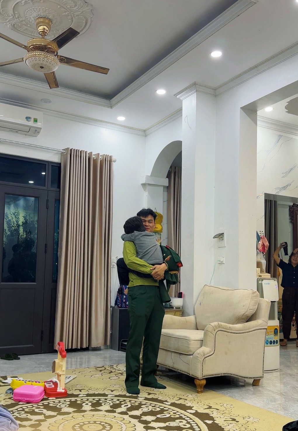 Chuyện tình của Hòa Minzy và bạn trai quân nhân bắt đầu khi nào? - 3