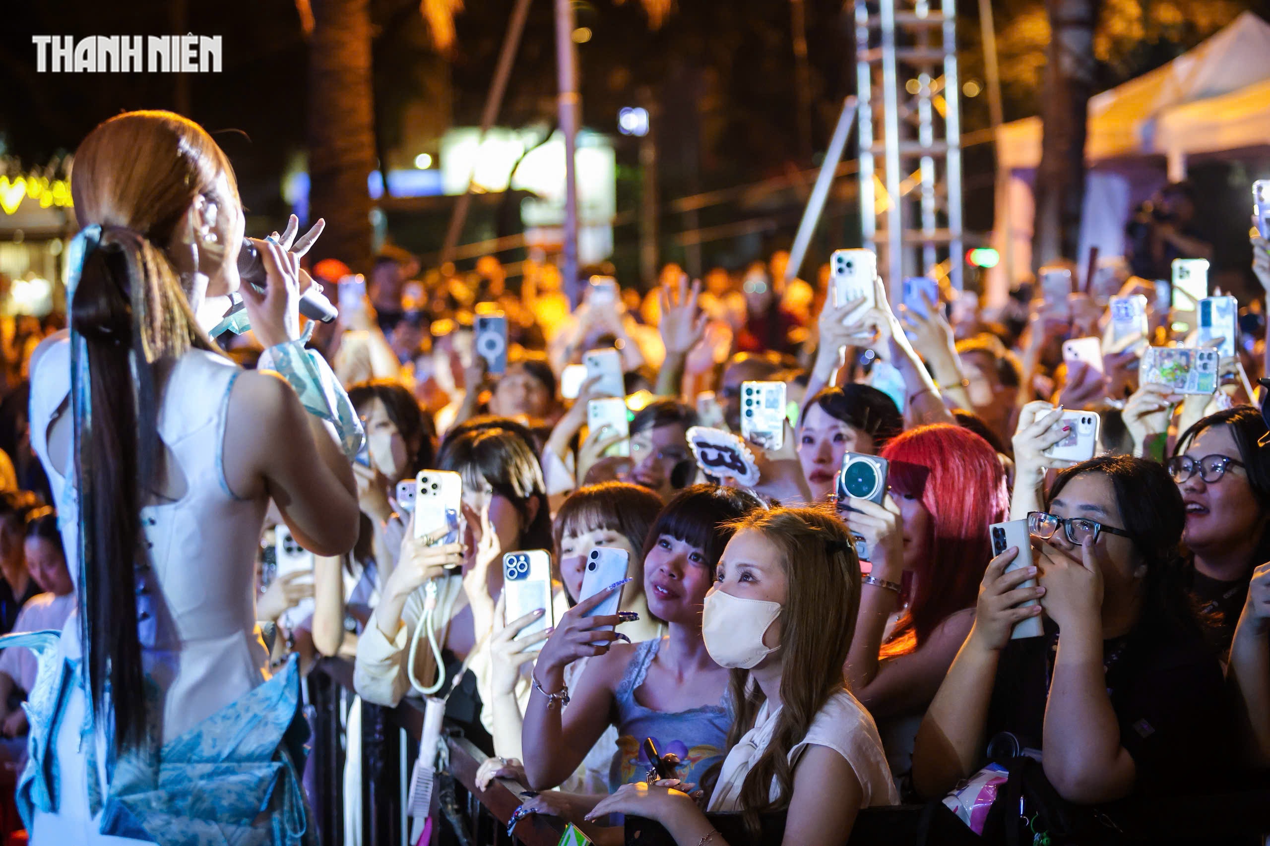 Gặp sự cố trình diễn, Đông Nhi vẫn 'đốt cháy' sân khấu trước hàng ngàn khán giả- Ảnh 3.