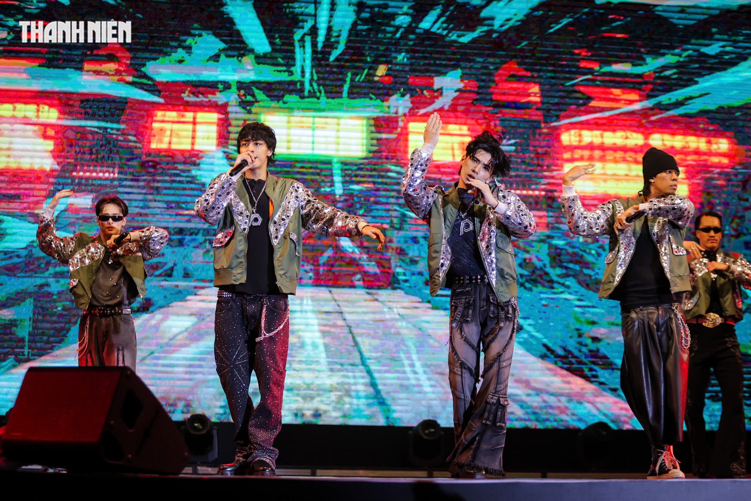 Gặp sự cố trình diễn, Đông Nhi vẫn 'đốt cháy' sân khấu trước hàng ngàn khán giả- Ảnh 7.