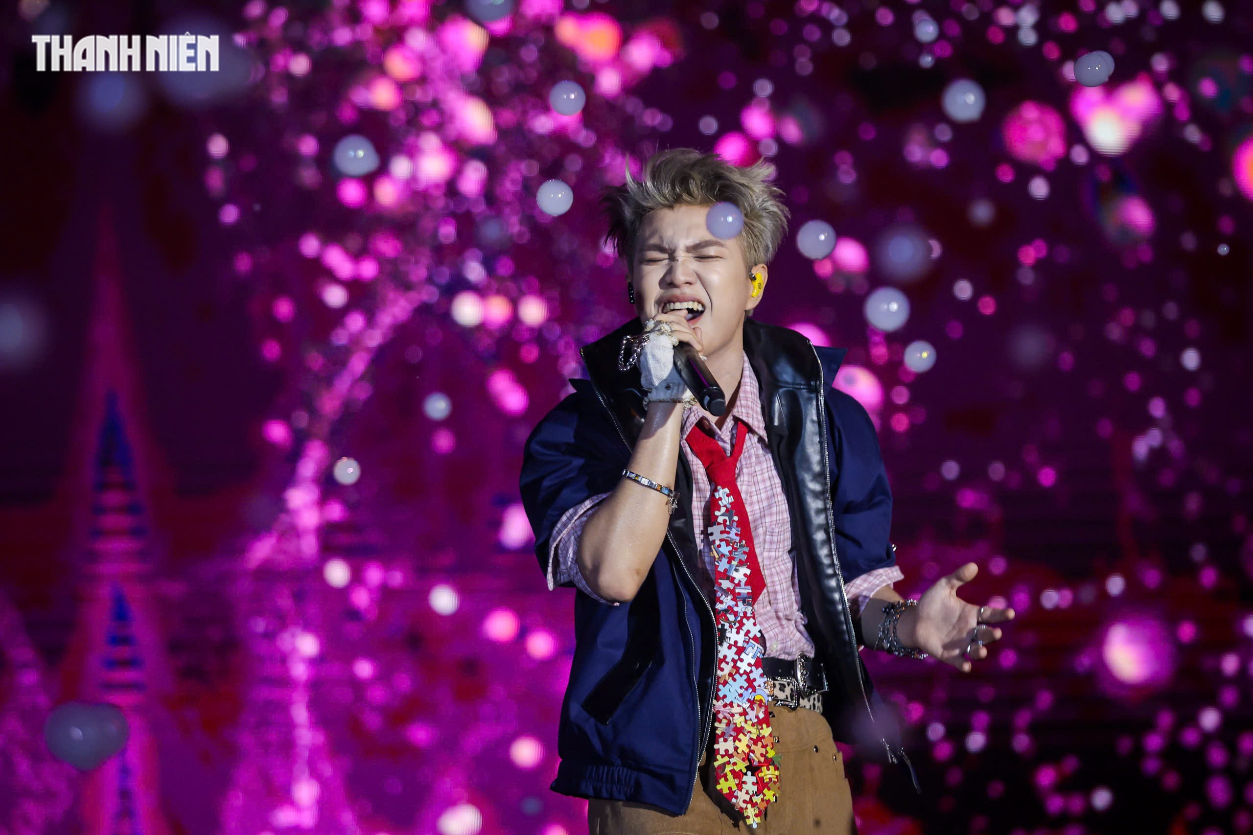 Gặp sự cố trình diễn, Đông Nhi vẫn 'đốt cháy' sân khấu trước hàng ngàn khán giả- Ảnh 10.