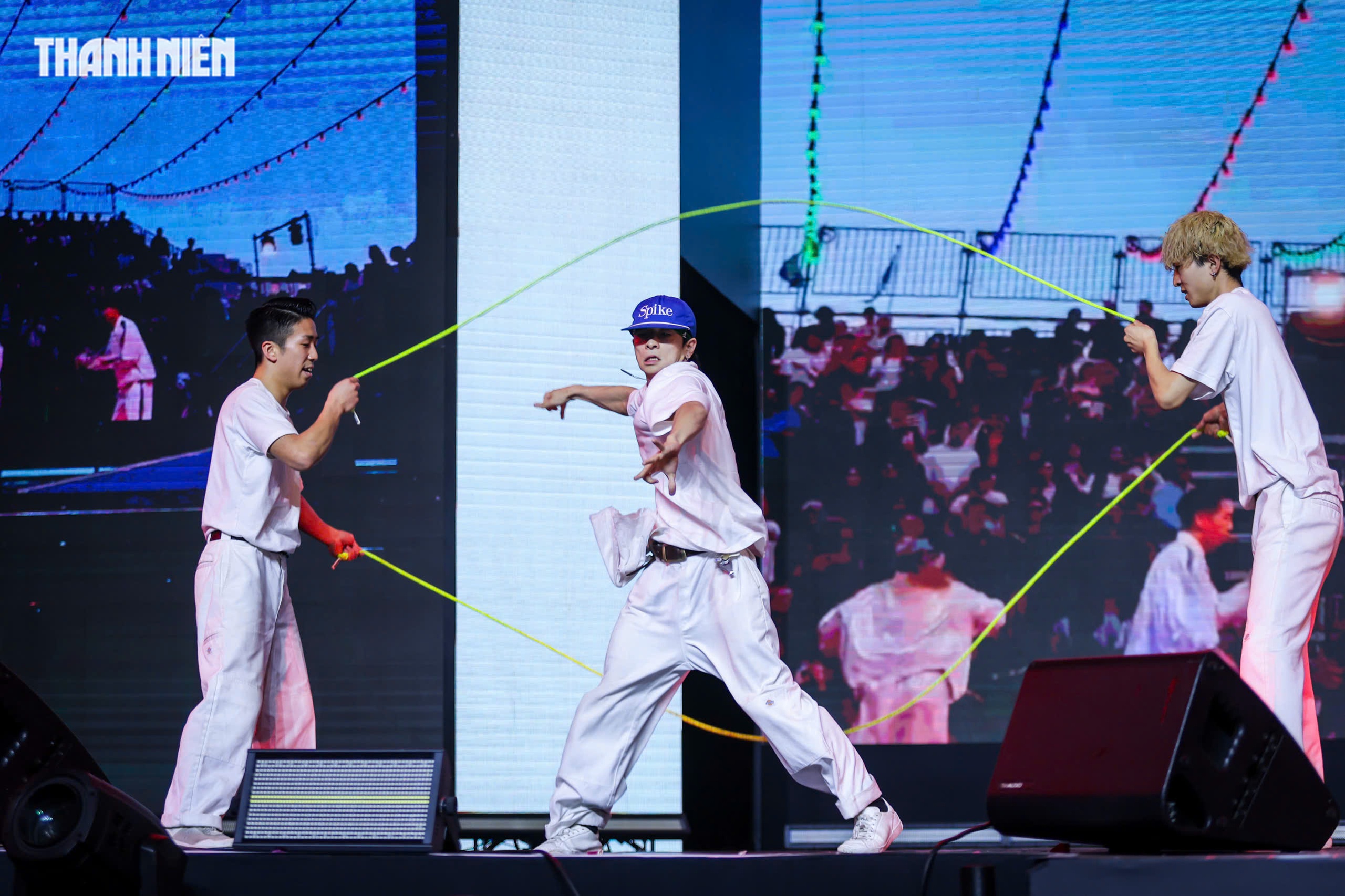 Gặp sự cố trình diễn, Đông Nhi vẫn 'đốt cháy' sân khấu trước hàng ngàn khán giả- Ảnh 13.