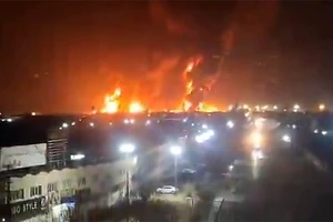 Chiến sự Trung Đông ngày 9: Tehran rung chuyển; Các nước vùng Vịnh vẫn bị không kích; Ông Trump nói Anh tính đưa 2 tàu sân bay đến