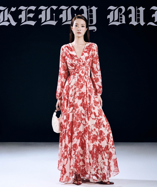 Mùa xuân, mùa diện váy họa tiết lãng mạn- Ảnh 9.