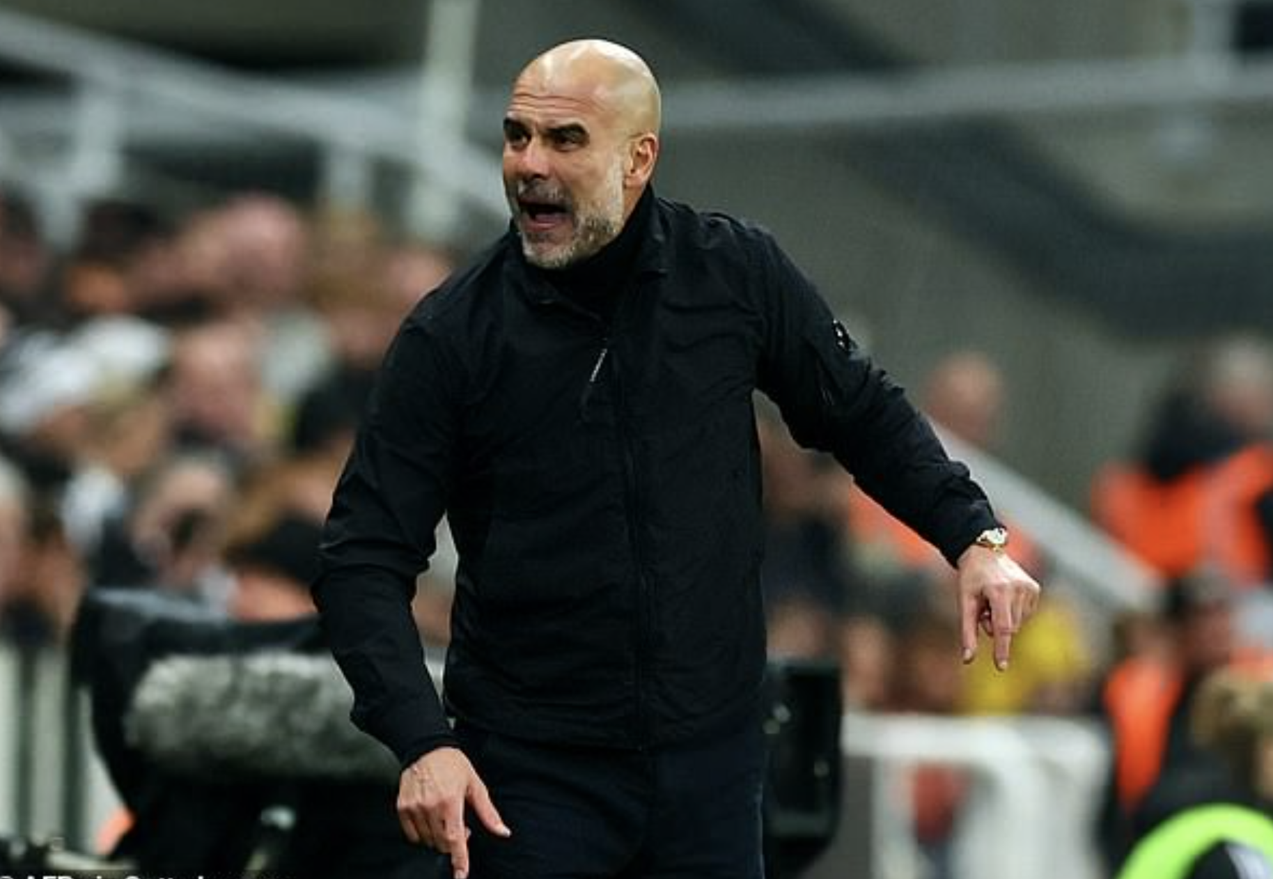 Pep Guardiola đối mặt án cấm chỉ đạo sau chiến thắng ngược dòng ở FA Cup - Ảnh 2.