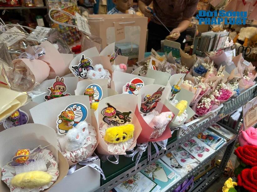 Thị trường quà tặng 8/3/2026 sôi động: Hoa, mỹ phẩm và quà cá nhân hóa “lên ngôi