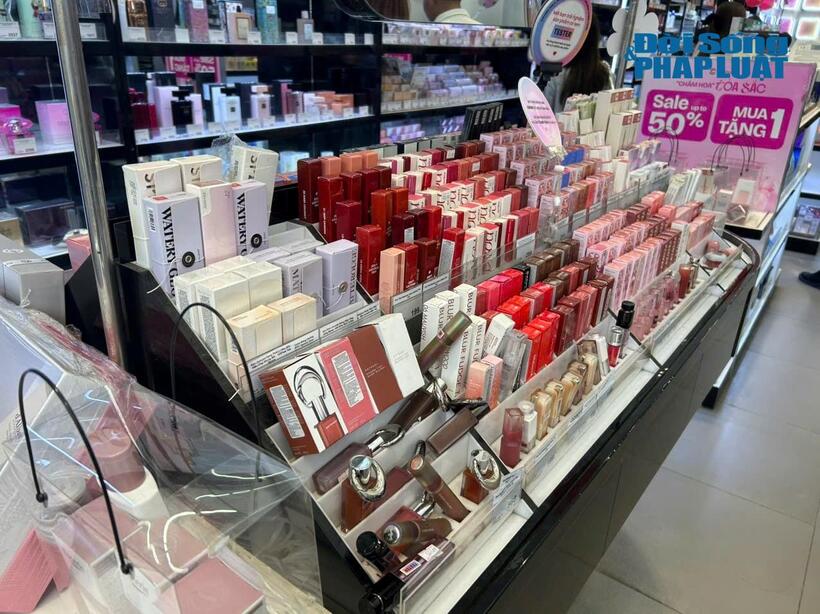 Thị trường quà tặng 8/3/2026 sôi động: Hoa, mỹ phẩm và quà cá nhân hóa “lên ngôi