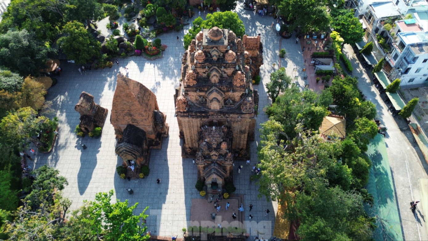 Tháp Bà Ponagar - dấu ấn nghìn năm văn hóa Chăm giữa lòng Nha Trang- Ảnh 2.