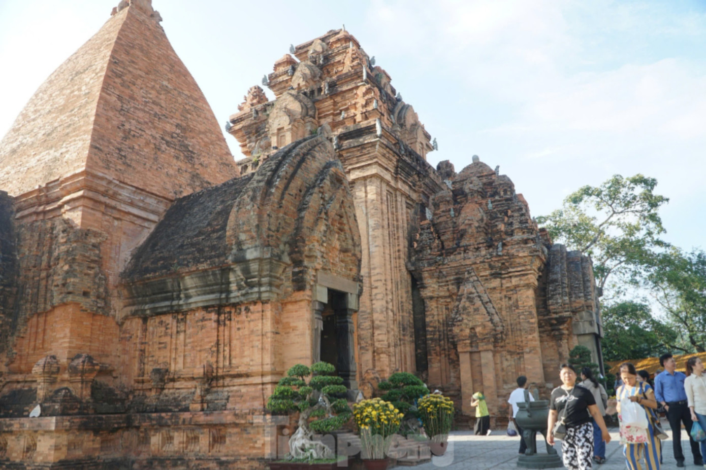 Tháp Bà Ponagar - dấu ấn nghìn năm văn hóa Chăm giữa lòng Nha Trang- Ảnh 3.