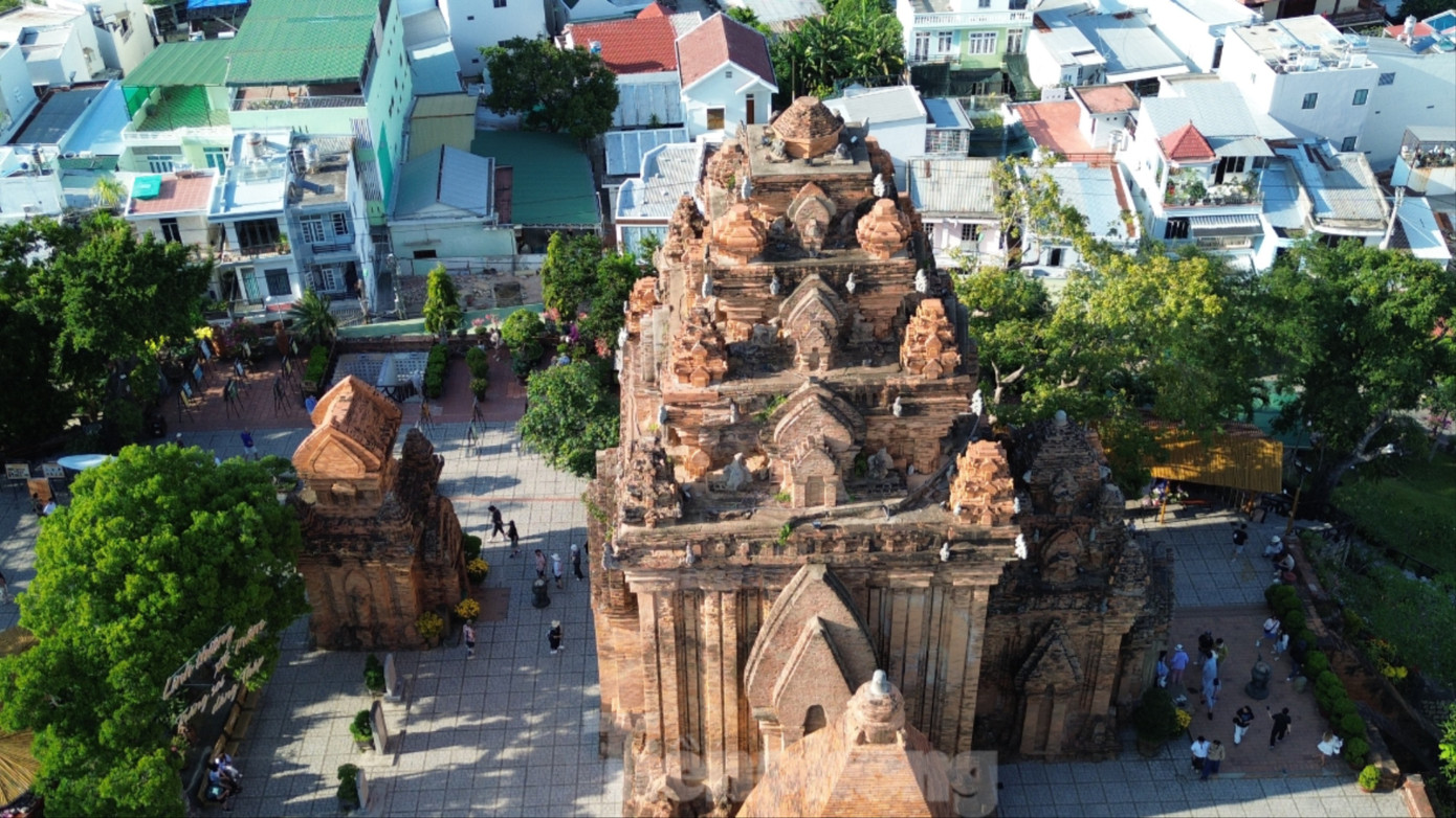 Tháp Bà Ponagar - dấu ấn nghìn năm văn hóa Chăm giữa lòng Nha Trang- Ảnh 4.