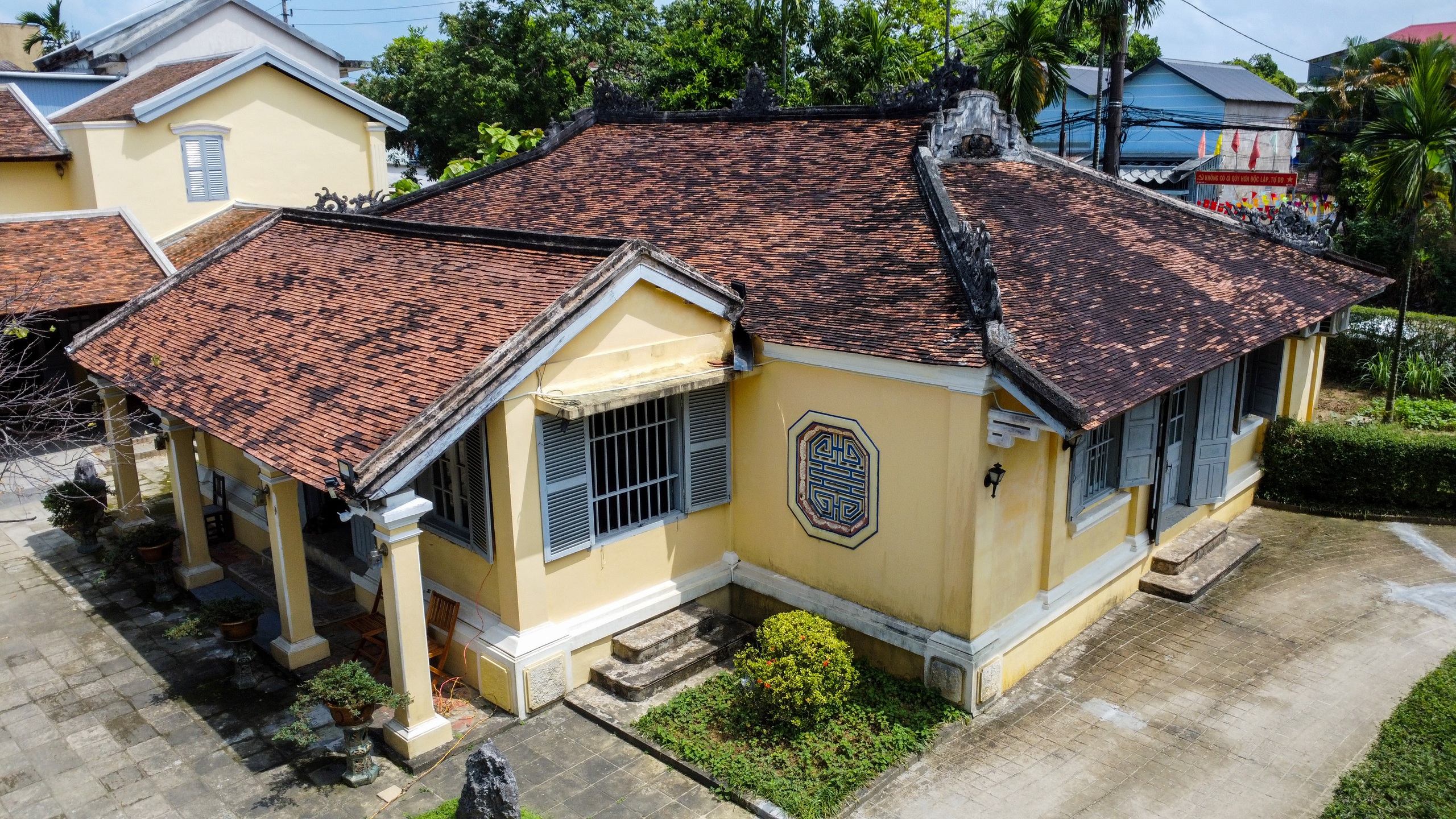 Phủ thờ công chúa Ngọc Sơn: Nơi giữ báu vật hoàng gia và nếp nhà rường cổ- Ảnh 3.