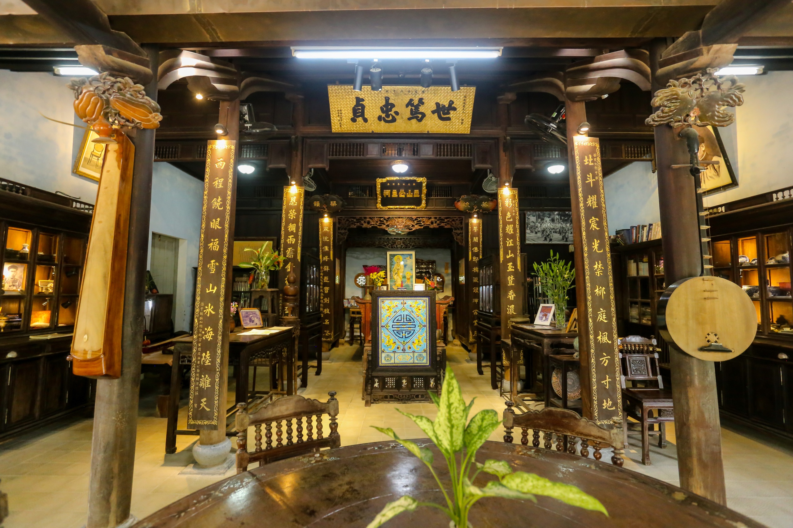 Phủ thờ công chúa Ngọc Sơn: Nơi giữ báu vật hoàng gia và nếp nhà rường cổ- Ảnh 4.