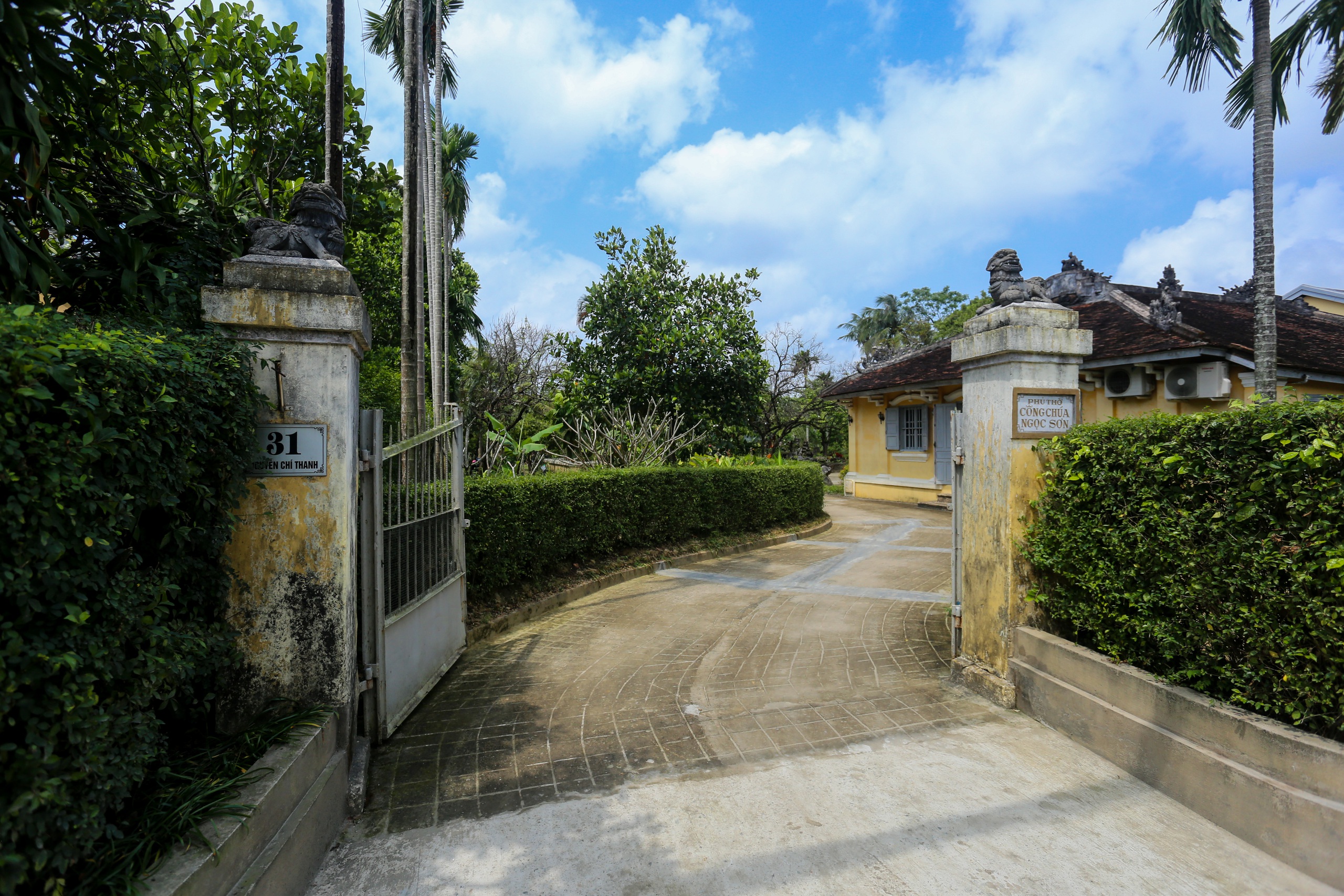 Phủ thờ công chúa Ngọc Sơn: Nơi giữ báu vật hoàng gia và nếp nhà rường cổ- Ảnh 10.