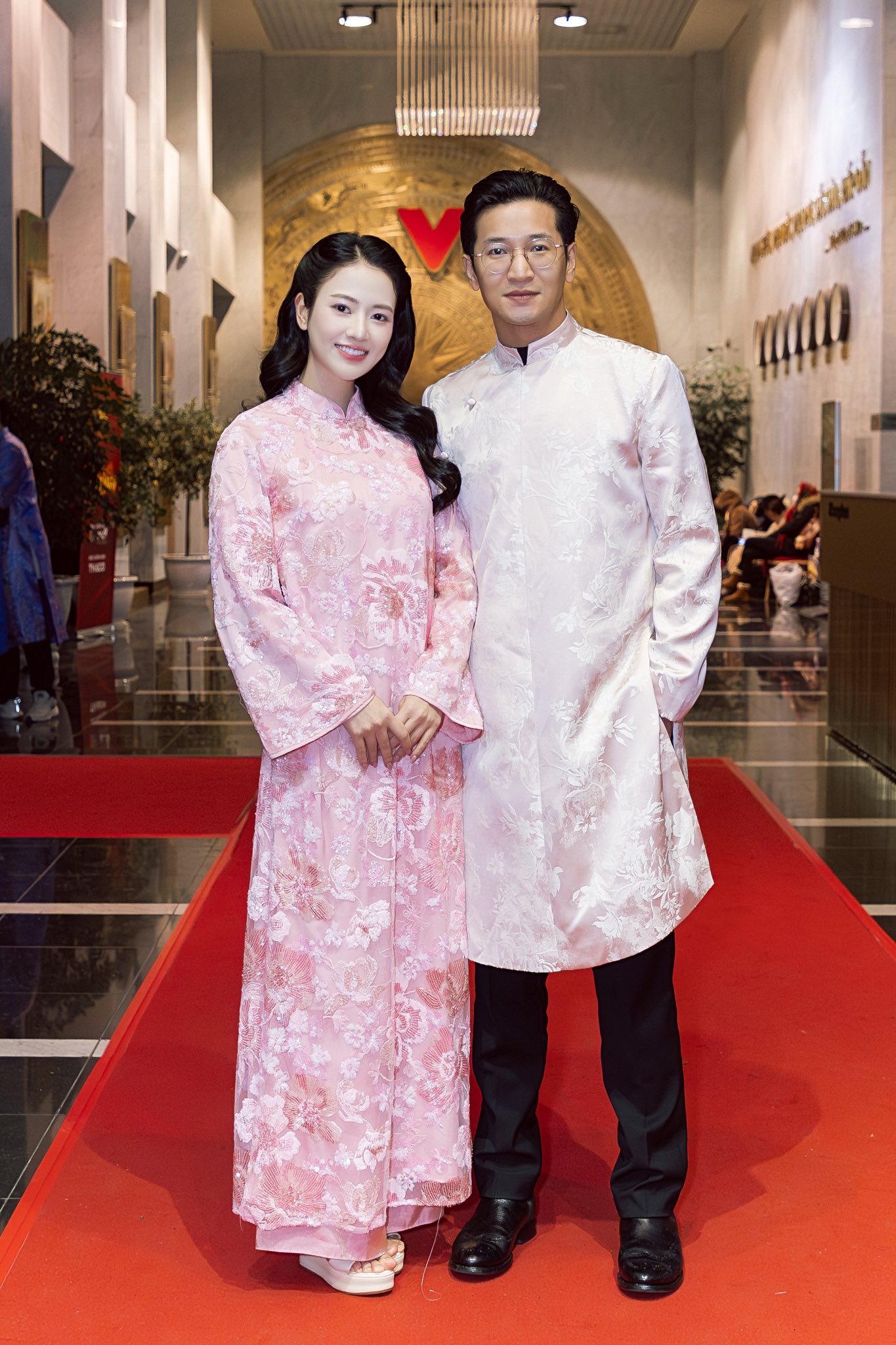 Cặp diễn viên Việt bí mật tổ chức đám hỏi, kè kè bên nhau không rời- Ảnh 4.