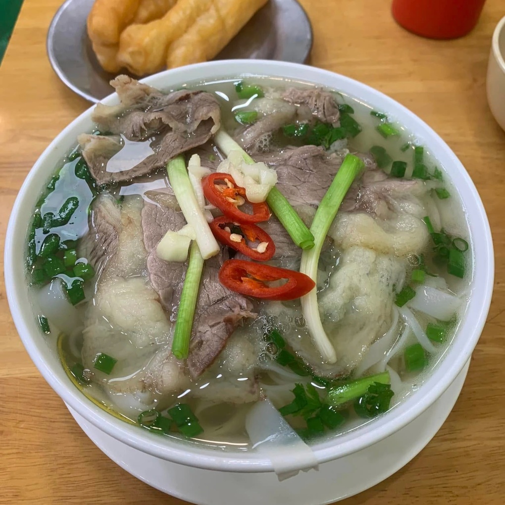 Thực đơn tiếng Anh của quán phở nổi tiếng ở Hà Nội khiến khách bật cười - 3