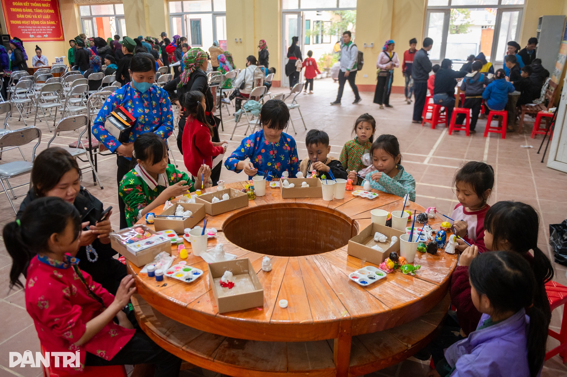 Ngày vui bất ngờ của những đứa trẻ nghèo ở bản mờ sương - 3